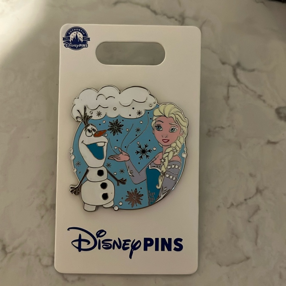 Disney frozen Elsa and Olaf pin brand new